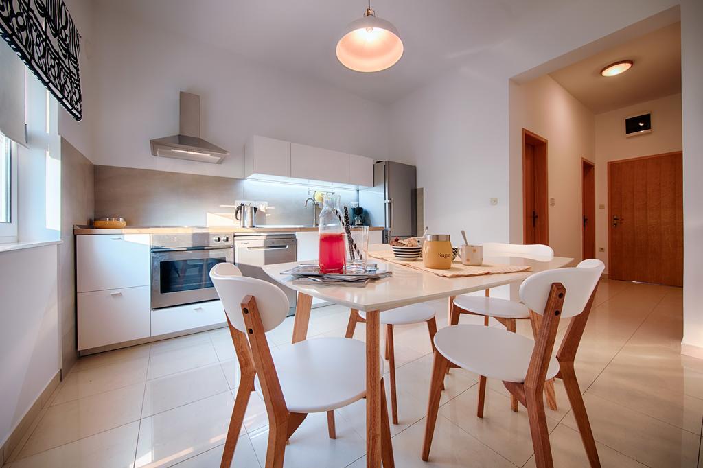 Apartments Zambarlin Komiža Extérieur photo