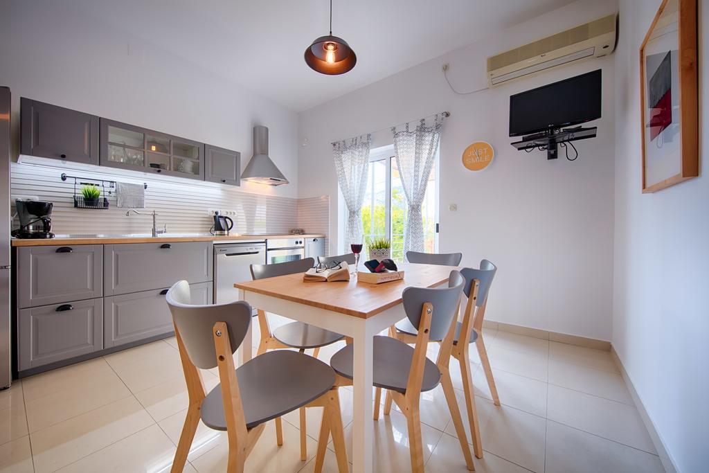 Apartments Zambarlin Komiža Extérieur photo