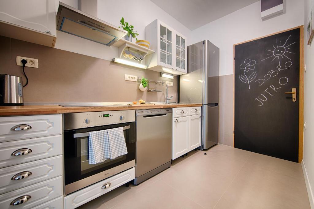 Apartments Zambarlin Komiža Chambre photo