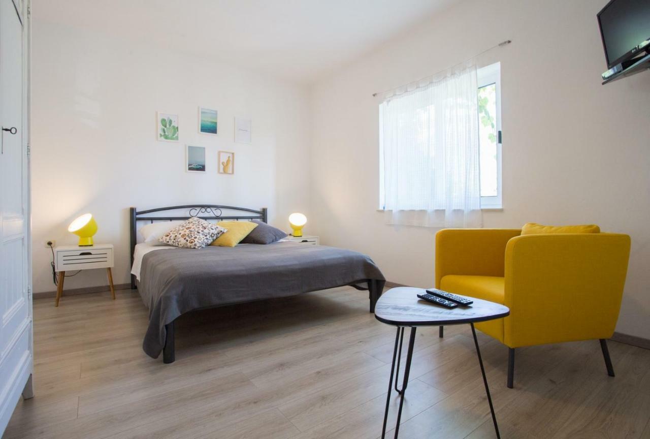 Apartments Zambarlin Komiža Extérieur photo